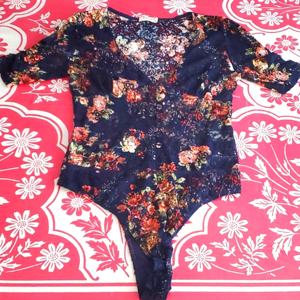 3/$25 Lace/Mesh floral bodysuit sz small